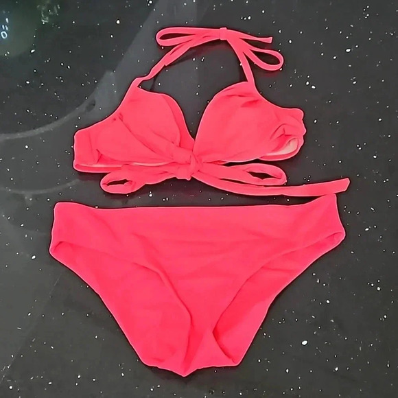 VS BIKINI - Picture 1 of 7